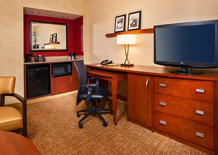 Courtyard By Marriott Raleigh Midtown